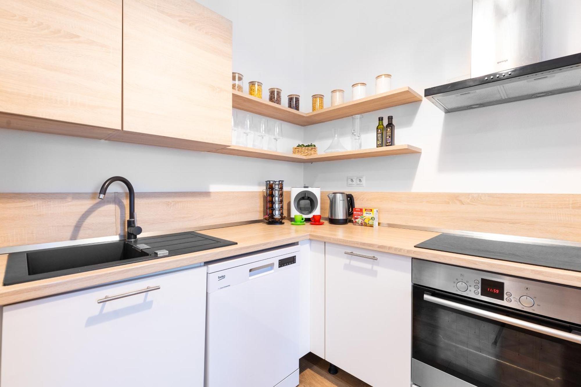 Skackava - Beautiful New Apartment In Direct Centrum, 24H Self Check-In Банска-Бистрица Экстерьер фото
