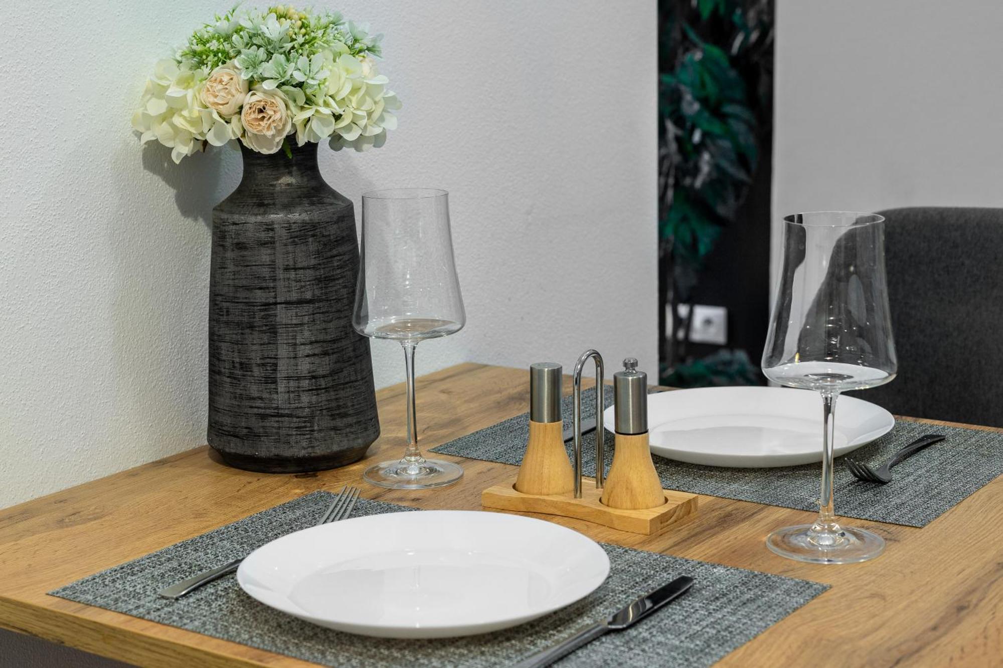 Skackava - Beautiful New Apartment In Direct Centrum, 24H Self Check-In Банска-Бистрица Экстерьер фото